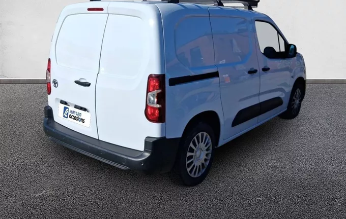 TOYOTA PROACE CITY MEDIUM 1.5L 100 D-4D BVM5 DYNAMIC extérieur trois quart arrière droit 1103936