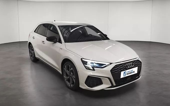 AUDI A3 Sportback 35 TFSI Mild Hybrid 150 S tronic 7 S Line extérieur trois quart avant droit 2131947