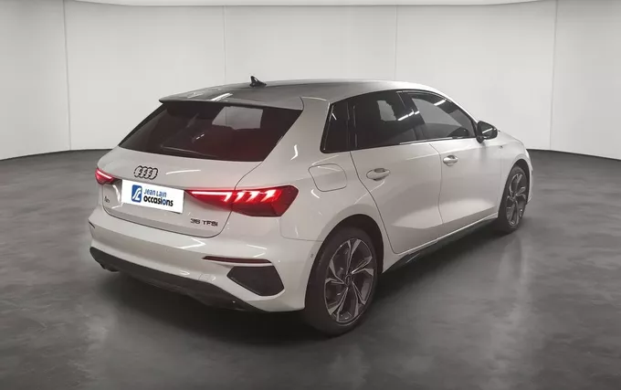 AUDI A3 Sportback 35 TFSI Mild Hybrid 150 S tronic 7 S Line extérieur trois quart arrière droit 2131947
