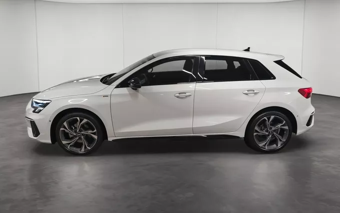AUDI A3 Sportback 35 TFSI Mild Hybrid 150 S tronic 7 S Line extérieur côté gauche 2131947