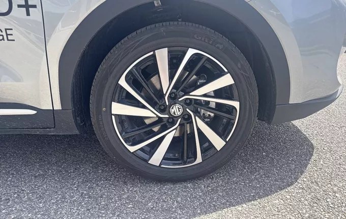 MG ZS 1.5 L Hybrid+ 197 ch Luxury photo 9 8867
