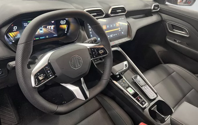 MG ZS 1.5 L Hybrid+ 197 ch Luxury photo 11 8867