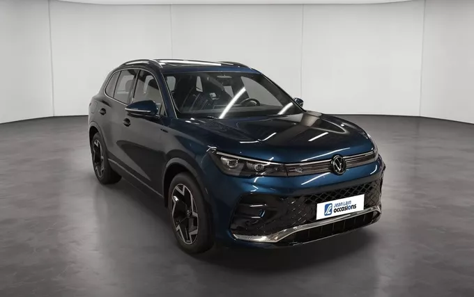 VOLKSWAGEN TIGUAN 1.5 eTSI 150ch DSG7 R-Line Edition extérieur trois quart avant droit 2130099