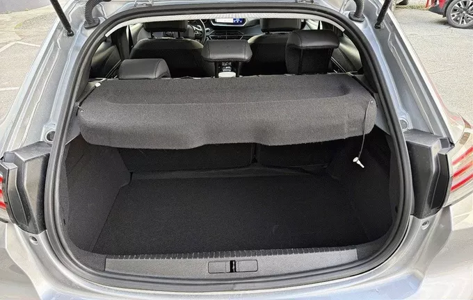 PEUGEOT 208 Hybrid 100 e-DCS6 Allure extérieur arrière 944060