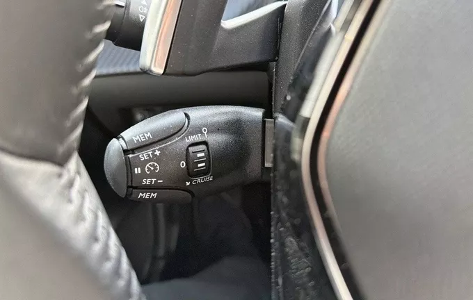 PEUGEOT 208 Hybrid 100 e-DCS6 Allure photo 15 944060