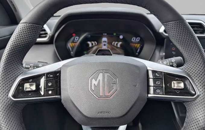 MG ZS 1.5 L Hybrid+ 197 ch Luxury photo 12 8656