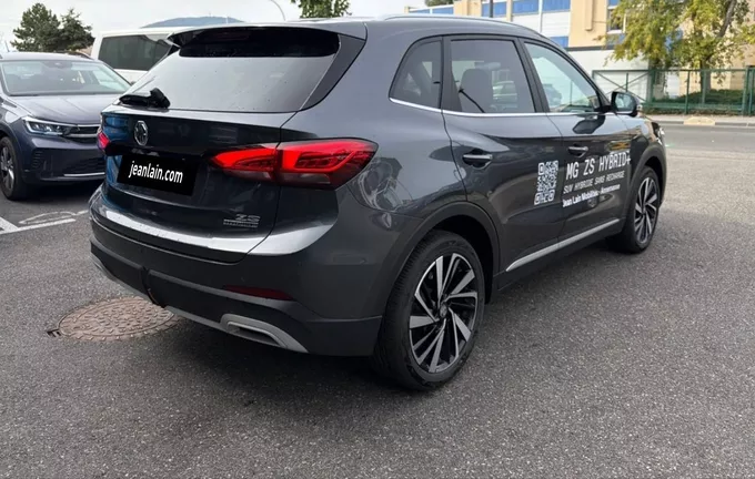 MG ZS 1.5 L Hybrid+ 197 ch Luxury photo 24 8656