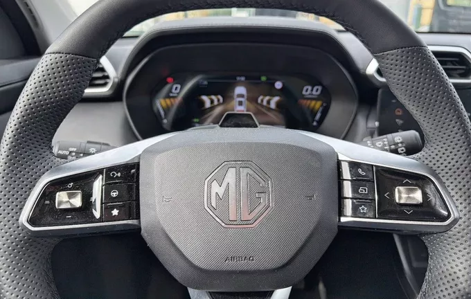 MG ZS 1.5 L Hybrid+ 197 ch Luxury photo 29 8656