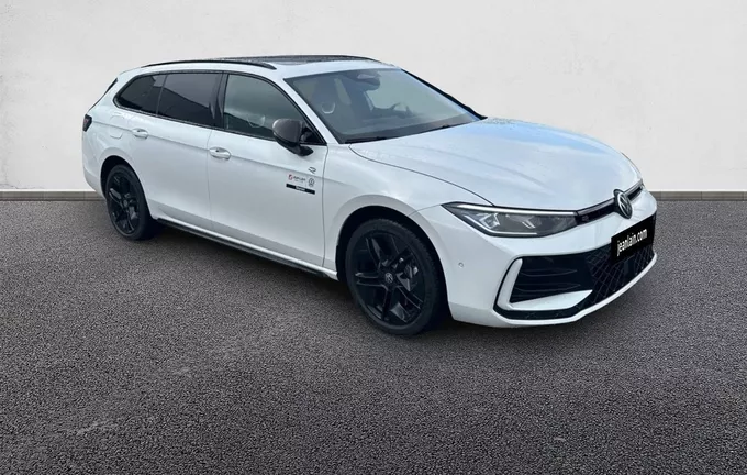 VOLKSWAGEN PASSAT 1.5 eHybrid 272 DSG6 R-Line extérieur trois quart avant droit 4962