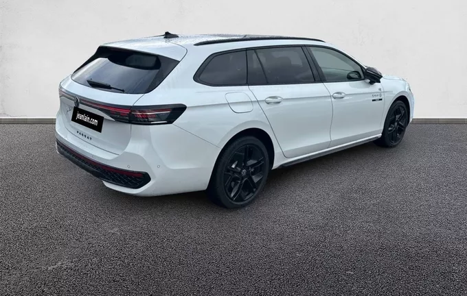 VOLKSWAGEN PASSAT 1.5 eHybrid 272 DSG6 R-Line extérieur trois quart arrière droit 4962