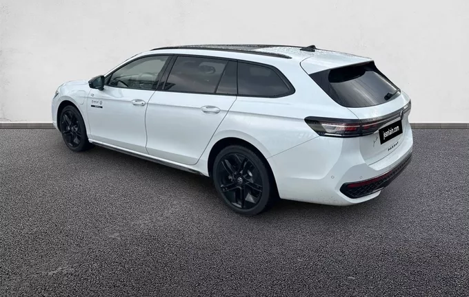 VOLKSWAGEN PASSAT 1.5 eHybrid 272 DSG6 R-Line extérieur trois quart arrière gauche 4962