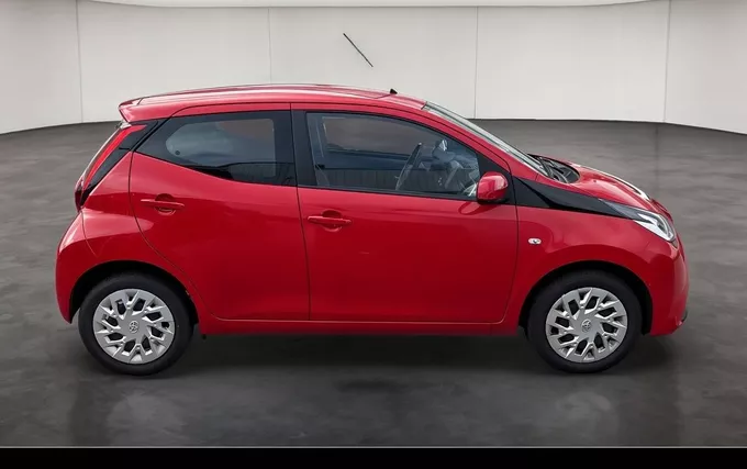 TOYOTA AYGO 1.0 VVT-i x-play extérieur côté droit 1104024