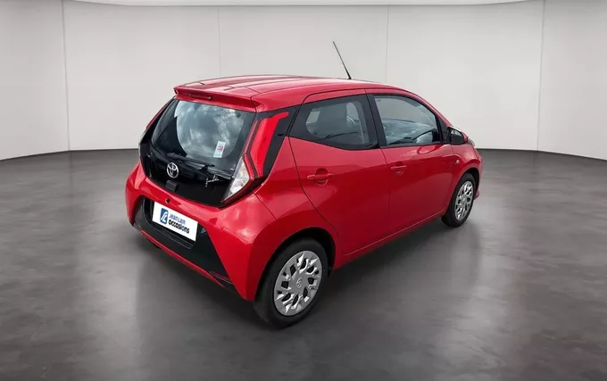 TOYOTA AYGO 1.0 VVT-i x-play extérieur trois quart arrière droit 1104024