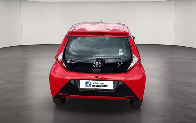 TOYOTA AYGO 1.0 VVT-i x-play extérieur arrière 1104024