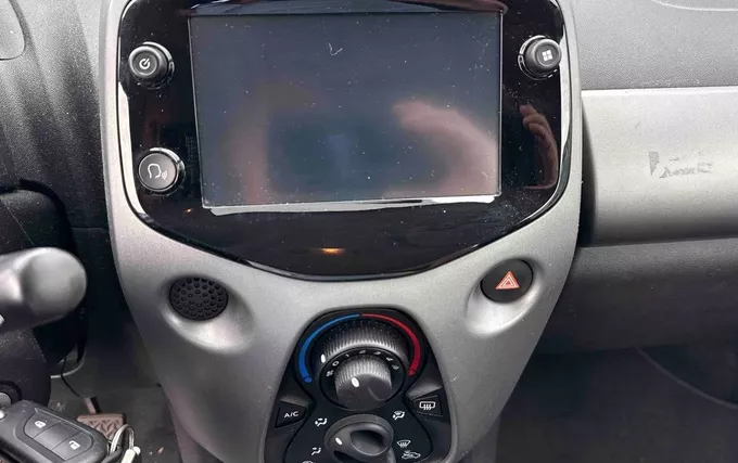 TOYOTA AYGO 1.0 VVT-i x-play photo 15 1104024