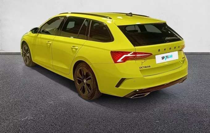 SKODA OCTAVIA Combi 2.0 TDI 200 ch DSG7 RS extérieur trois quart arrière gauche 945823