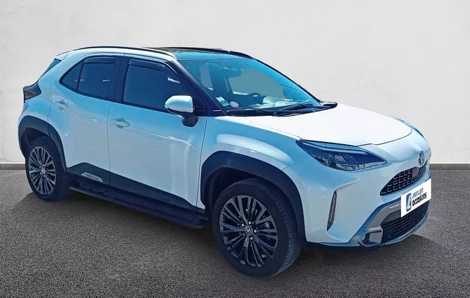 TOYOTA YARIS CROSS Hybride 116h AWD-i Trail (marchepieds standardisés) extérieur trois quart avant droit 560915