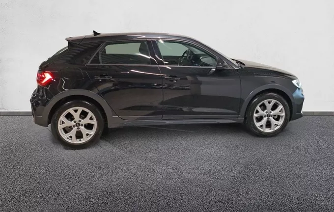 AUDI A1 Citycarver 35 TFSI 150 ch S tronic 7 Design extérieur côté droit 2130677