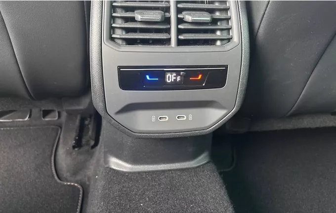 CUPRA LEON 1.5 eTSI Hybrid 150 ch DSG7 V photo 17 2125990