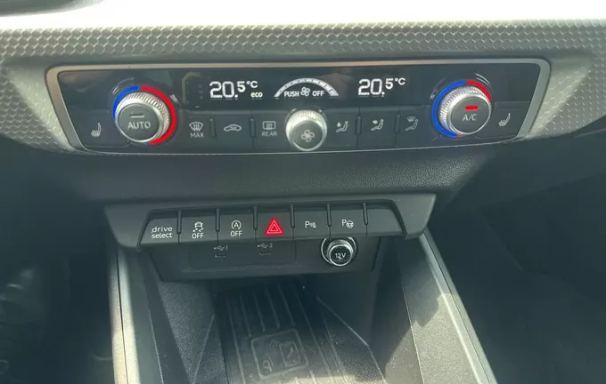 AUDI A1 Sportback 40 TFSI 207 ch S tronic 7 Compétition photo 14 2130668