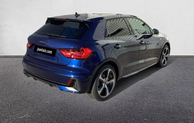 AUDI A1 Sportback 30 TFSI 116 ch S tronic 7 S Line extérieur trois quart arrière droit 1020