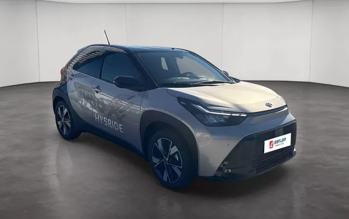 TOYOTA AYGO X Hybride 116h Graphic extérieur trois quart avant droit 208360