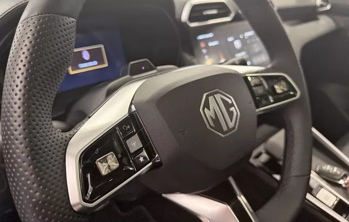 MG ZS 1.5 L Hybrid+ 197 ch Luxury photo 12 8653