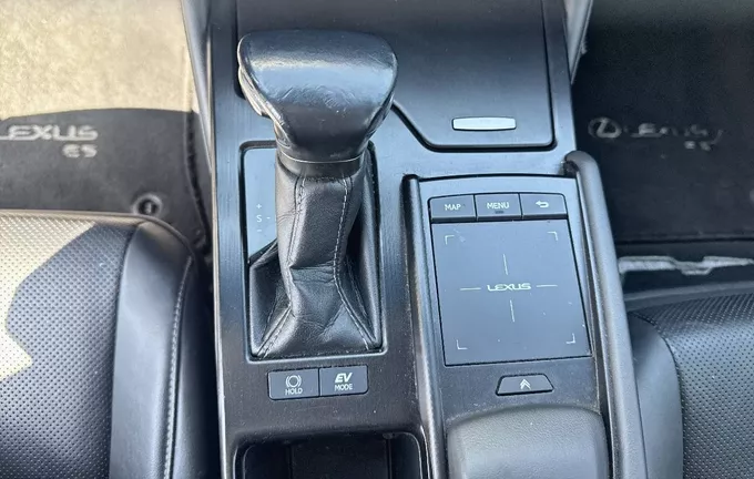LEXUS ES 300h Business photo 13 1103803