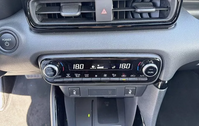 TOYOTA YARIS Hybride 130h Collection photo 14 131761