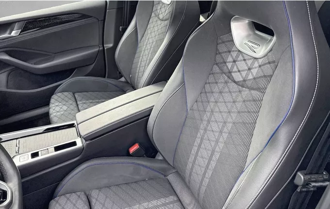 VOLKSWAGEN PASSAT 1.5 eTSI OPF 150 DSG7 R-Line extérieur trois quart arrière droit 2125066