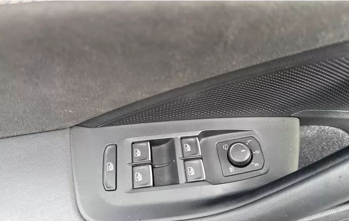 VOLKSWAGEN PASSAT 1.5 eTSI OPF 150 DSG7 R-Line extérieur arrière 2125066