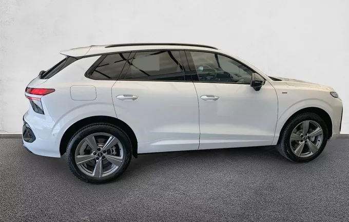 AUDI Q3 HYBRIDE Q3 e-hybrid 272 ch S tronic 6 S line extérieur côté droit 5756