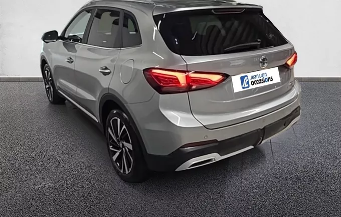 MG ZS 1.5 L Hybrid+ 197 ch Luxury extérieur trois quart arrière gauche 601152