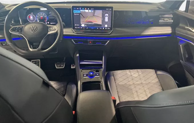 VOLKSWAGEN TIGUAN 1.5 eTSI 150ch DSG7 R-Line Edition extérieur trois quart avant droit 2130401