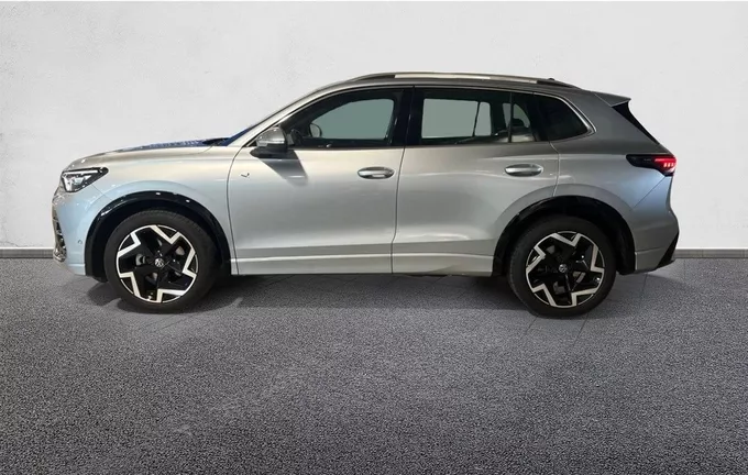 VOLKSWAGEN TIGUAN 1.5 eTSI 150ch DSG7 R-Line Edition extérieur trois quart arrière gauche 2130401