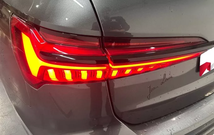 AUDI A6 Avant 55 TFSIe 367 ch S tronic 7 Quattro Competition photo 22 2129762