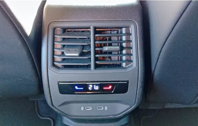 CUPRA FORMENTOR 1.5 eTSI Hybrid 150 ch DSG7 V photo 17 2130467