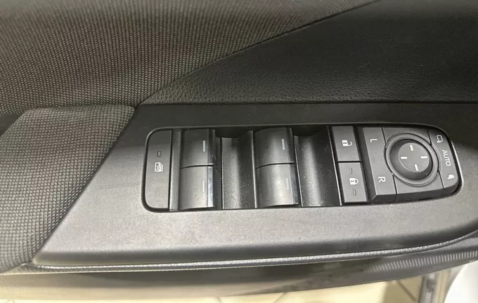 TOYOTA C-HR Hybride 200 Design photo 19 1102810