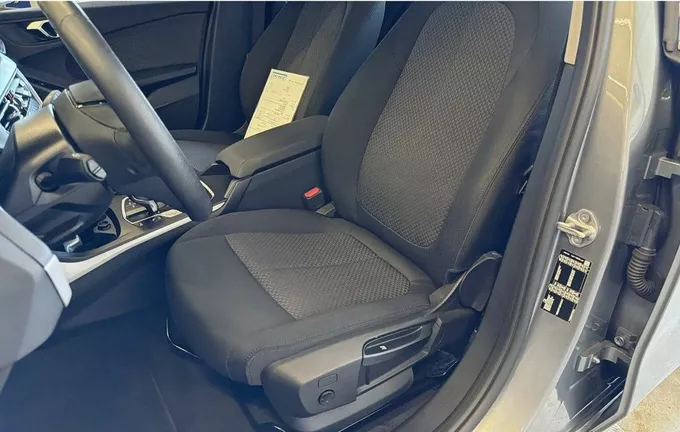 BMW SERIE 1 118i 136 ch DKG7 Business Design extérieur trois quart arrière droit 213076