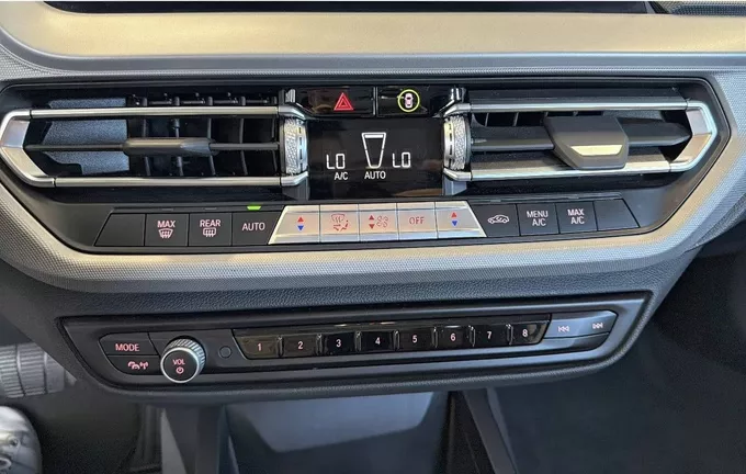 BMW SERIE 1 118i 136 ch DKG7 Business Design photo 17 213076