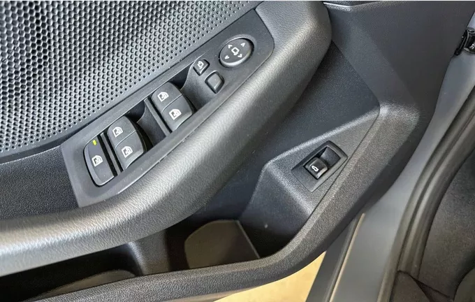 BMW SERIE 1 118i 136 ch DKG7 Business Design photo 20 213076