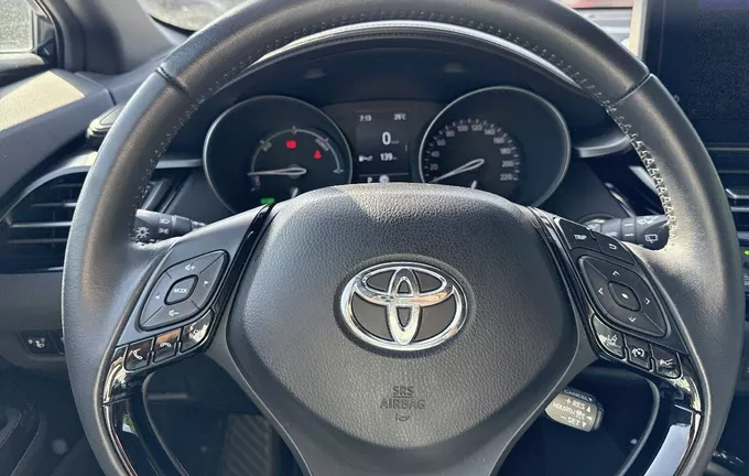 TOYOTA C-HR Hybride 2.0L Design Ultimate photo 12 1103600