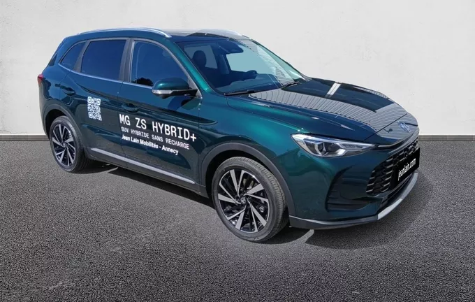 MG ZS 1.5 L Hybrid+ 197 ch Luxury extérieur trois quart avant droit 9212
