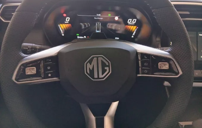 MG ZS 1.5 L Hybrid+ 197 ch Luxury photo 12 9212