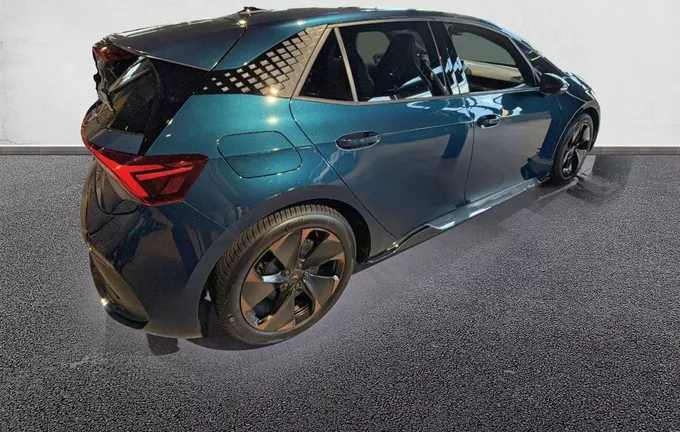 CUPRA BORN 204 ch One extérieur trois quart arrière droit 2395