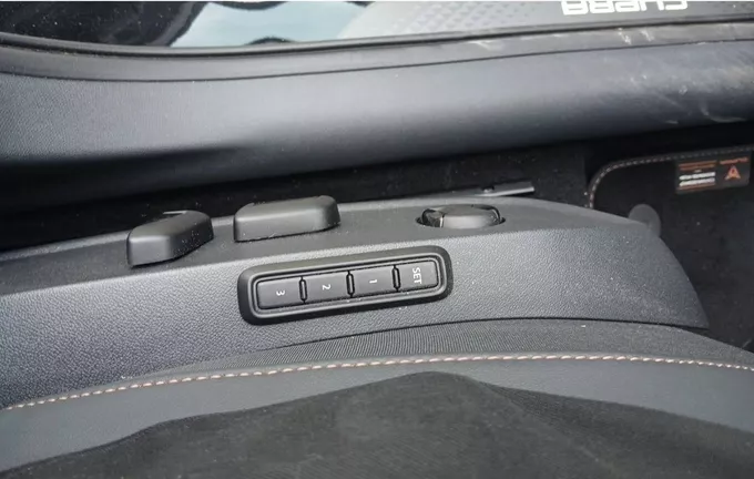 CUPRA FORMENTOR 1.5 eTSI Hybrid 150 ch DSG7 V photo 19 2129864