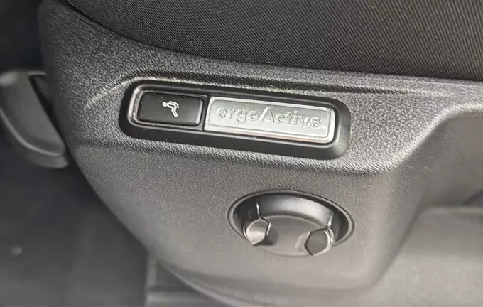 VOLKSWAGEN TIGUAN 2.0 TDI 150 DSG7 4Motion Carat photo 18 3014230