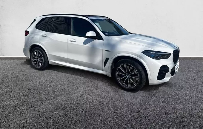 BMW X5 xDrive45e 394 ch BVA8 M Sport extérieur trois quart avant droit 2122704