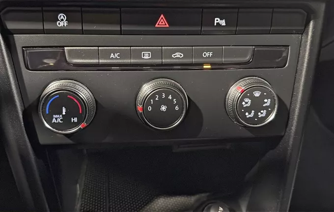 VOLKSWAGEN T-ROC 1.0 TSI 110 Start/Stop BVM6 extérieur trois quart arrière gauche 944522