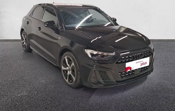 AUDI A1 Sportback 30 TFSI 116 ch S tronic 7 S Line extérieur trois quart avant droit 2130381